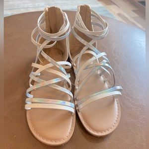 Worn only once: cute silver/white girls sandal